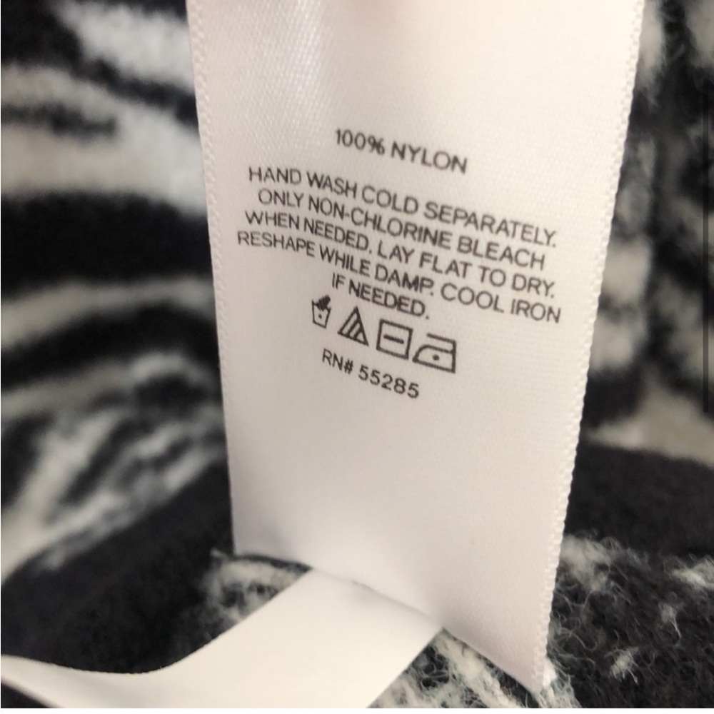 Express Zebra Stripe Puff Shoulder Sweater - Picture 4 of 4